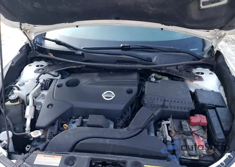 2015 Nissan Altima 2.5 z USA, uszkodzony, nr VIN 1N4AL3AP2FC576260